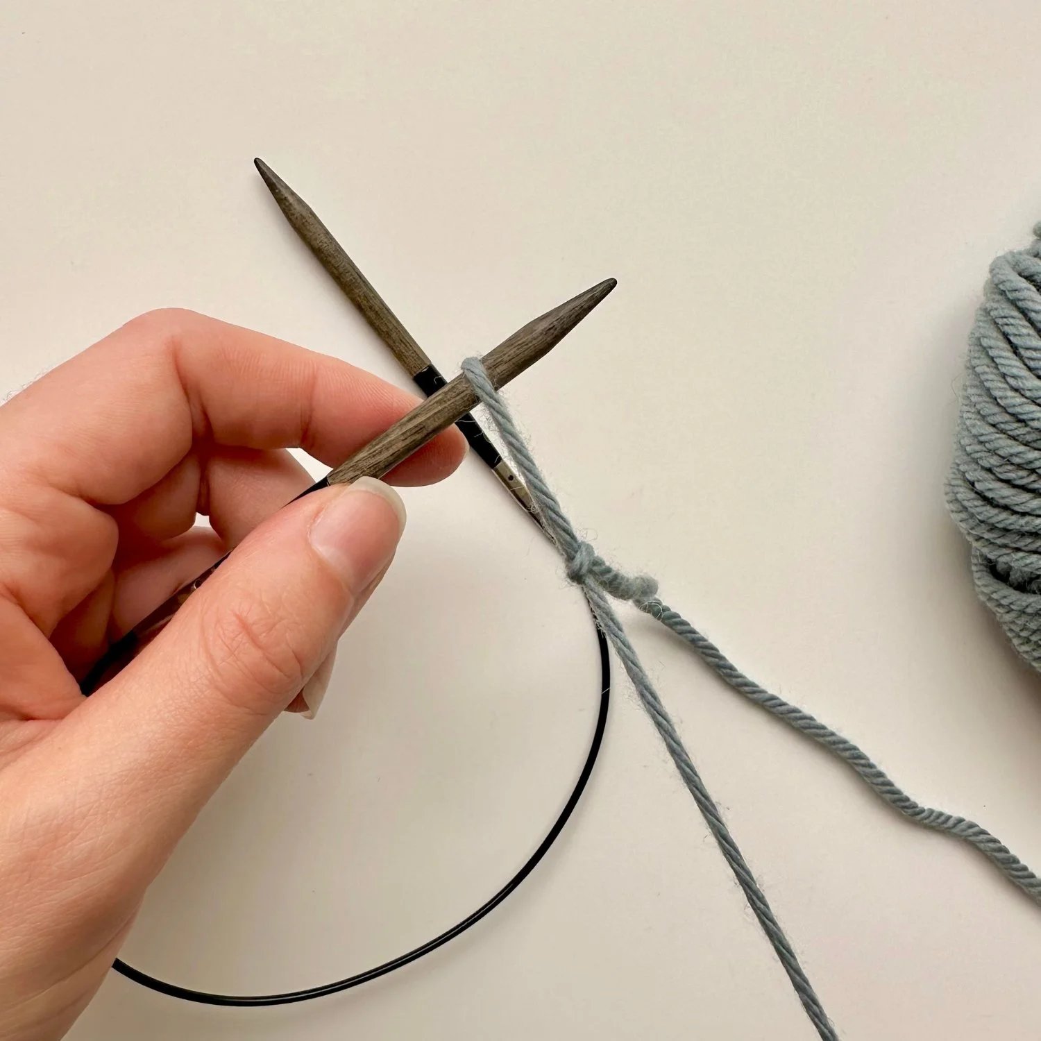 How To Make a Slip Knot for Knitting — New Wave Knitting